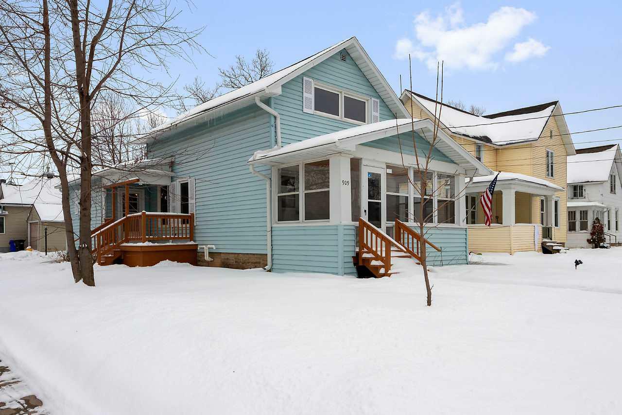 Property Photo:  909 West Lawrence Street  WI 54914 