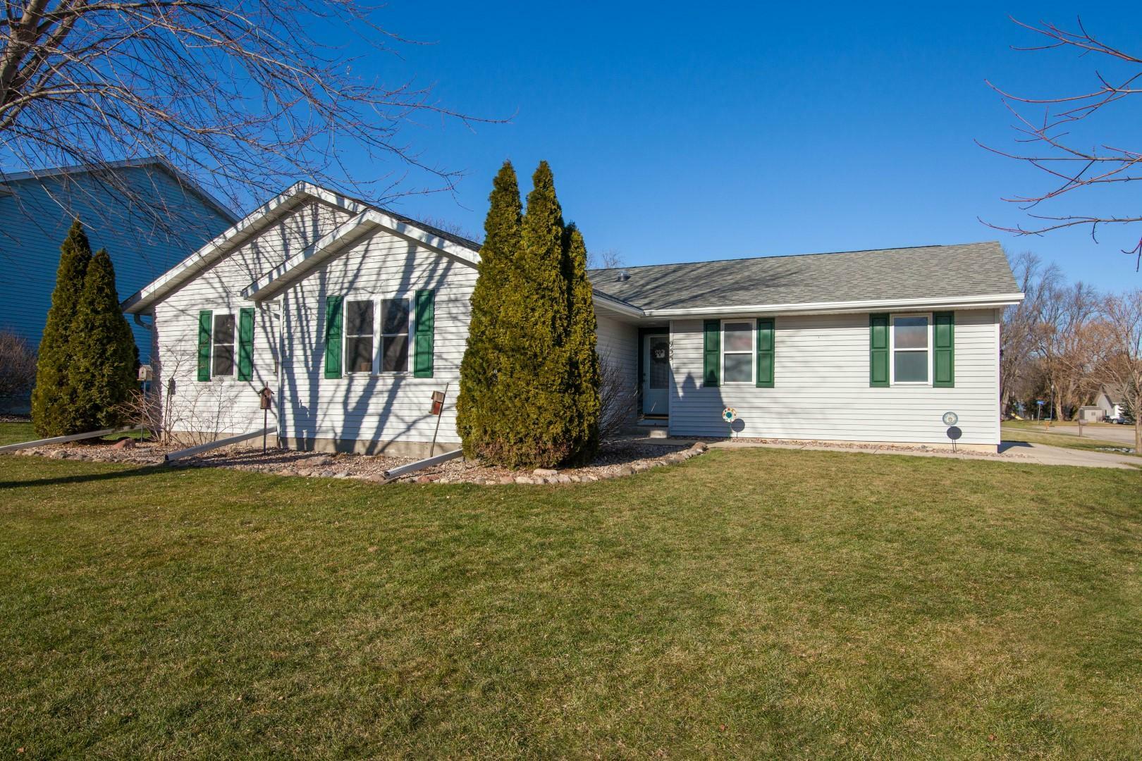 Property Photo:  955 Parkwood Ln  WI 53549 