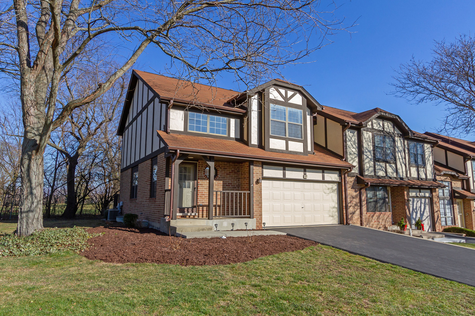 Property Photo:  309 Carriage Way  IL 60108 