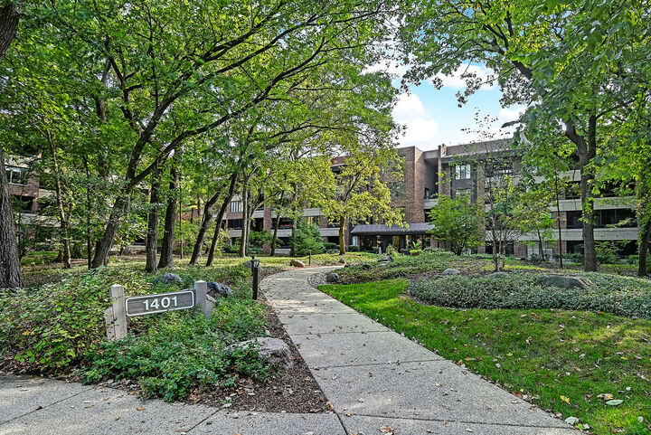1401 Burr Oak Road 307B  Hinsdale IL 60521 photo