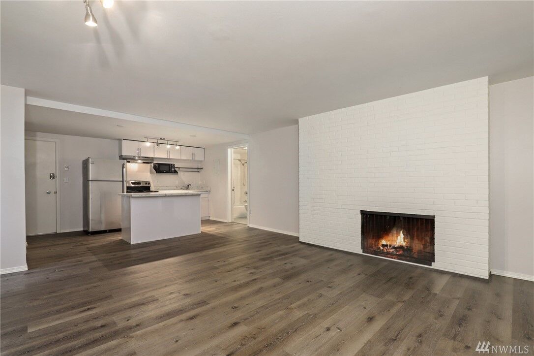 Property Photo: 901 5th Ave N 3 WA 98109