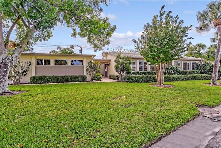 Property Photo: 132 Whispering Sands Circle V-15 FL 34242