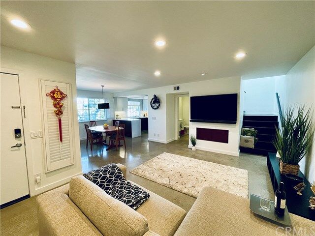 Property Photo:  2300 Duane Street 1  CA 90039 