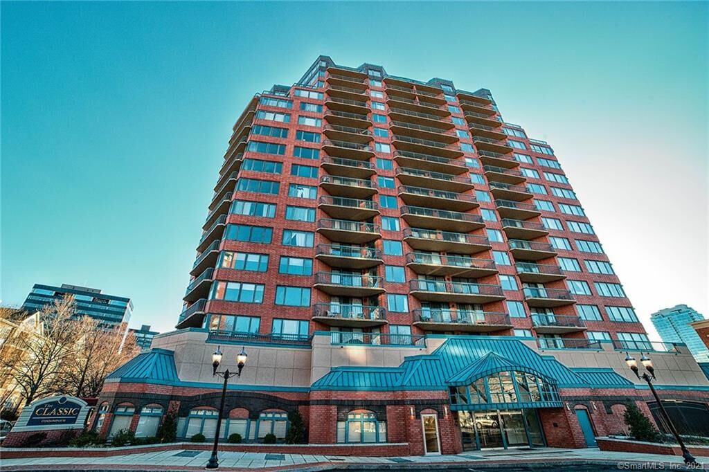 Property Photo:  25 Forest Street 5L  CT 06901