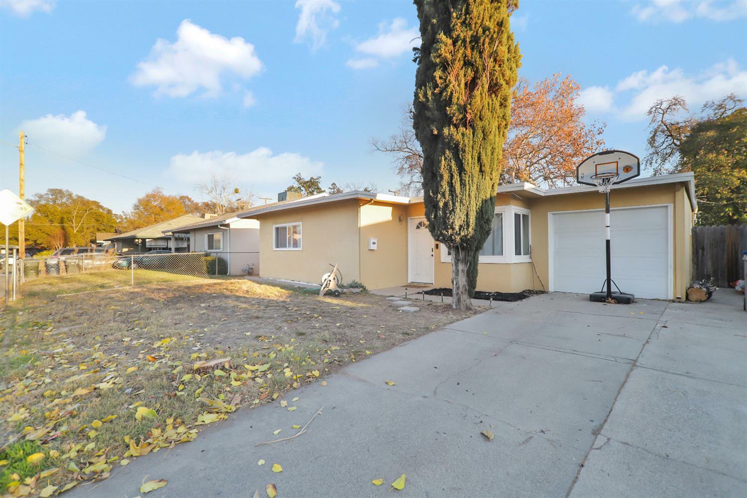 Property Photo:  260 Arcade Boulevard  CA 95815 