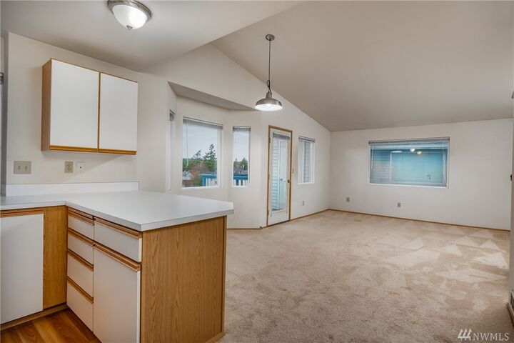 Property Photo: 730 SE 8th Ave F 201 WA 98277