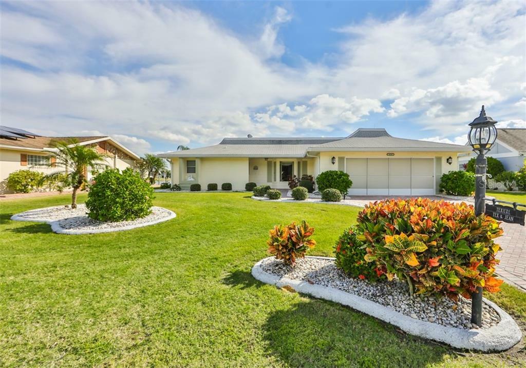 Property Photo:  1610 New Bedford Drive  FL 33573 