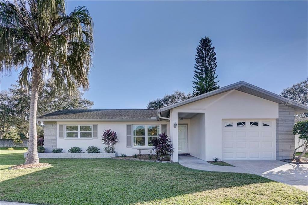 Property Photo: 2963 Huntington Court FL 34684