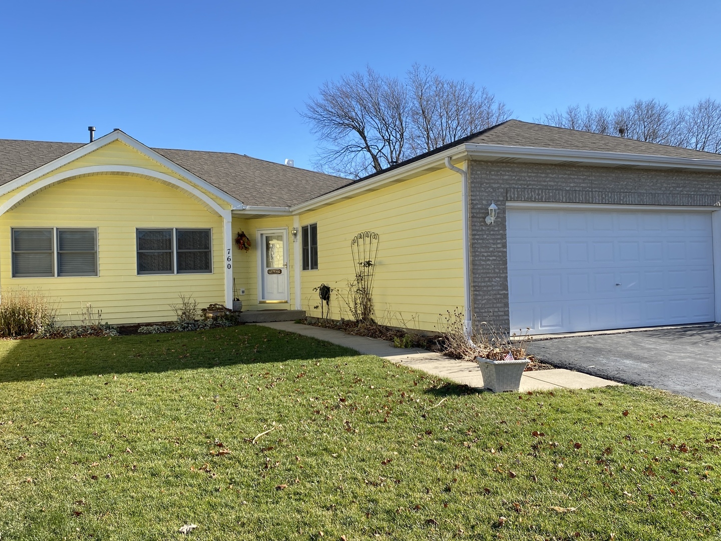 Property Photo:  760 Meadow Lane  IL 60520 