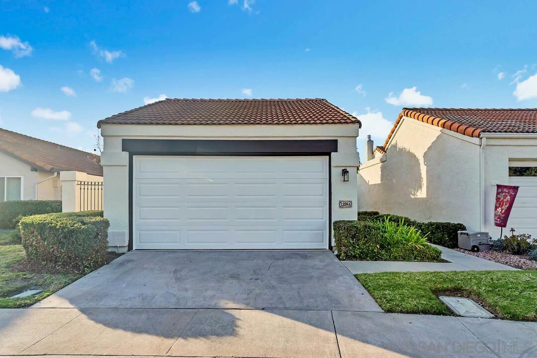 Property Photo: 12864 Circulo Dardo CA 92128