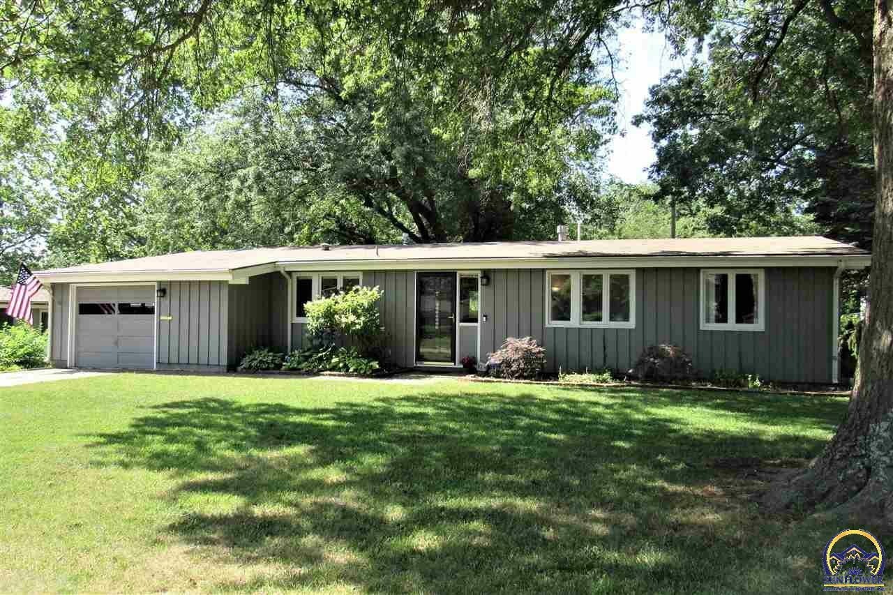 Property Photo:  1639 SW 28th Ter  KS 66611 