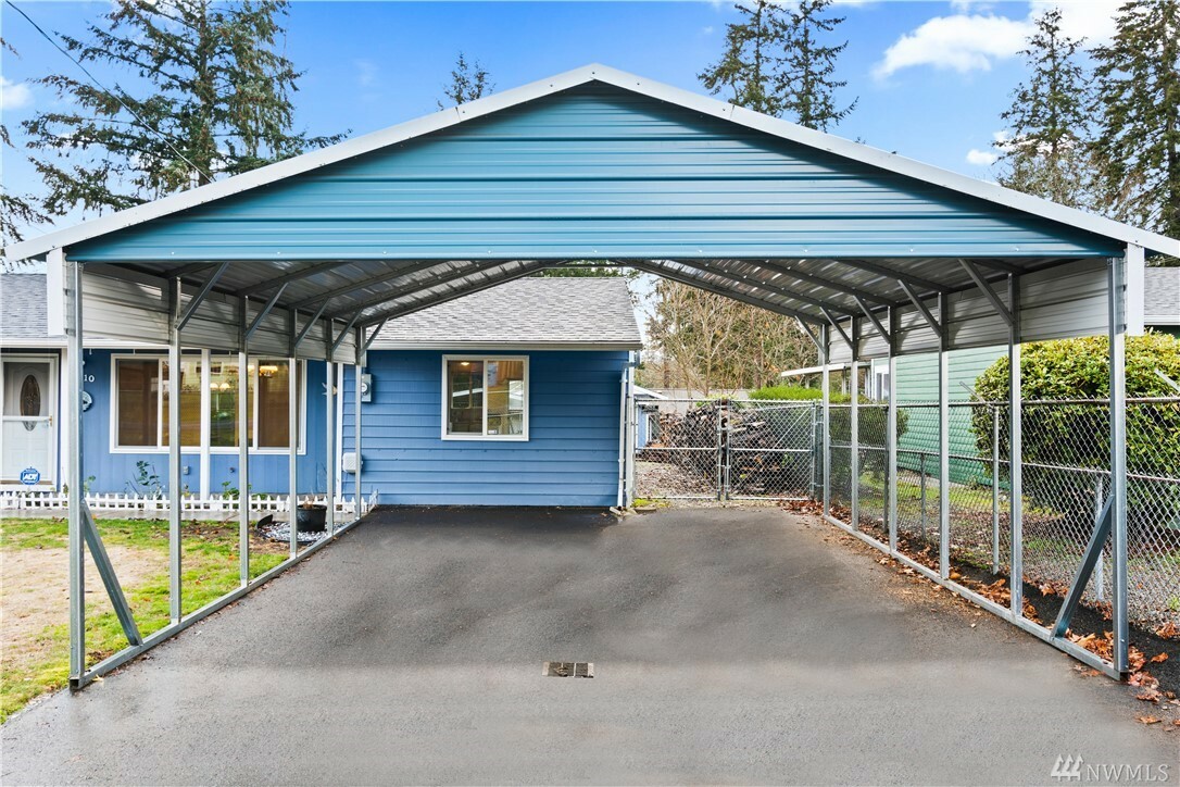 Property Photo:  17310 Park Ave S  WA 98387 