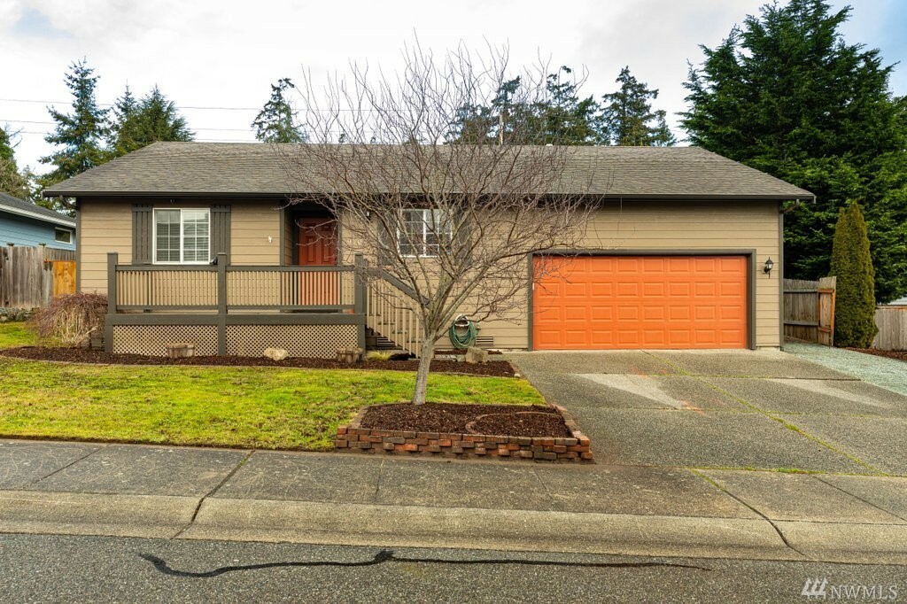 Property Photo:  910 SW 1st Ave  WA 98277 