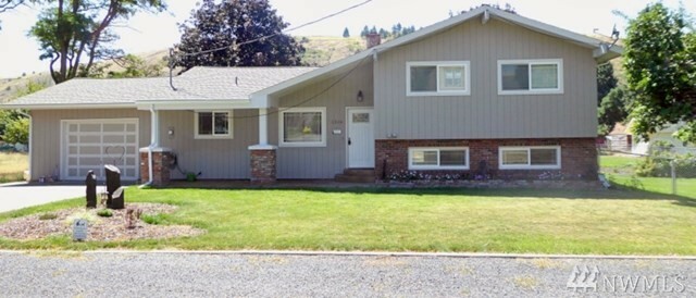 Property Photo:  1316 S 5th St  WA 99328 