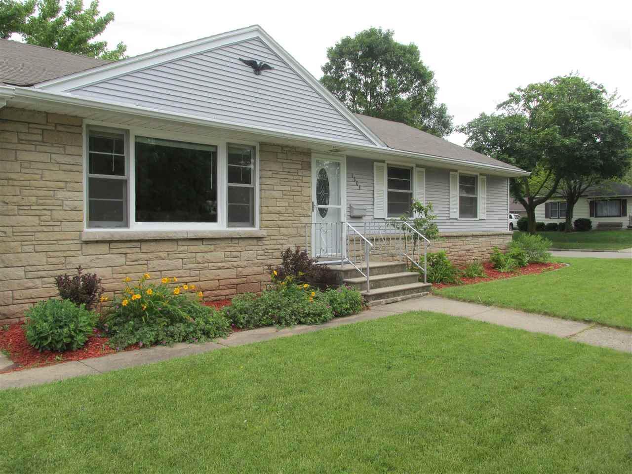 Property Photo:  1504 W Brewster Street  WI 54914-2566 
