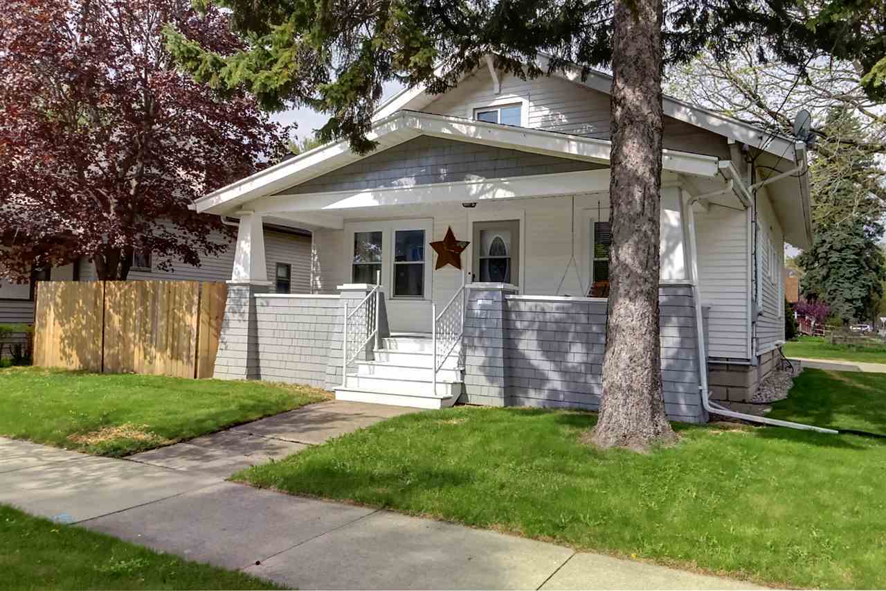 Property Photo:  1121 N Division Street  WI 54911-4424 