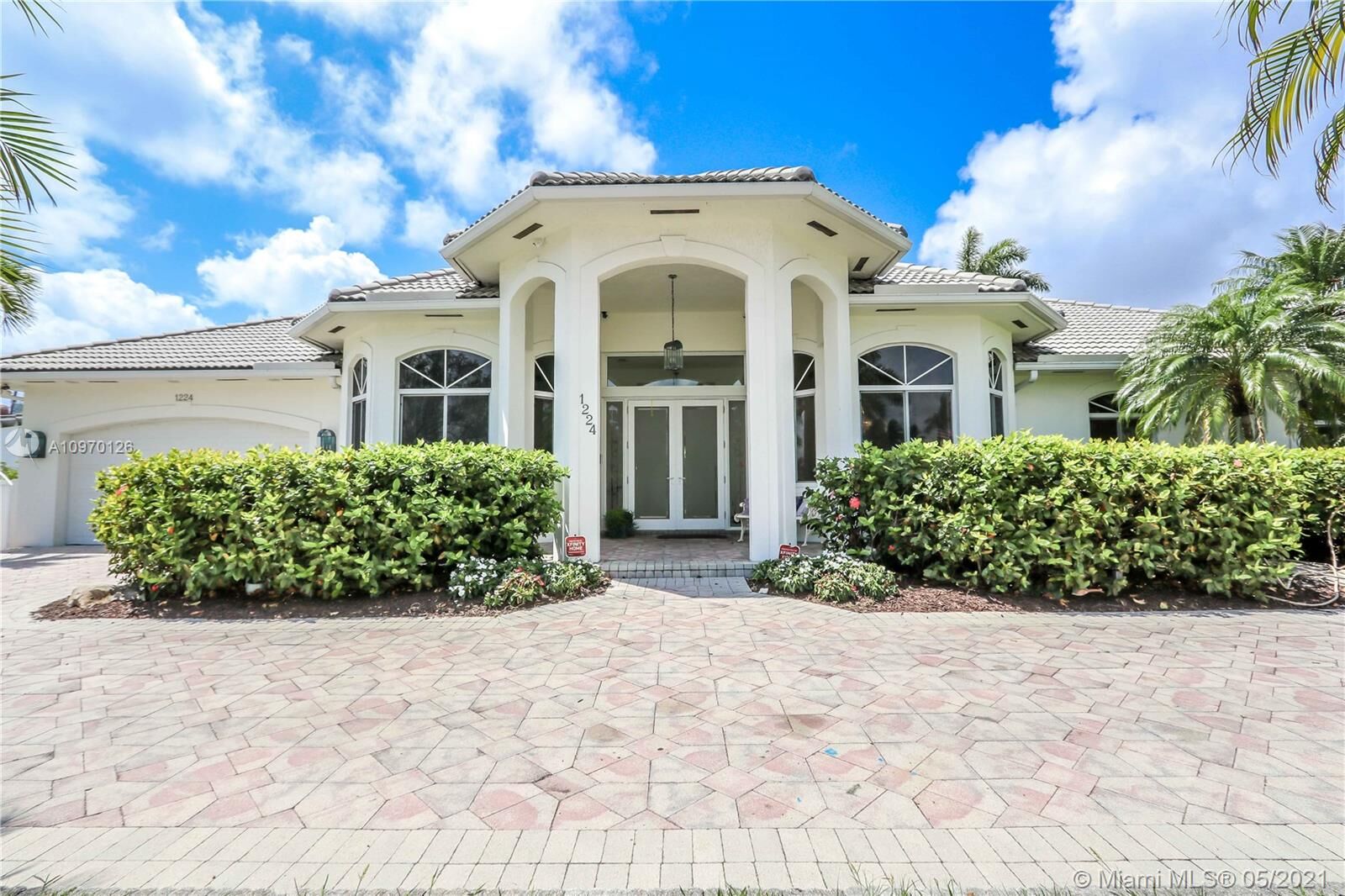 Property Photo: 1224 Taylor St FL 33019