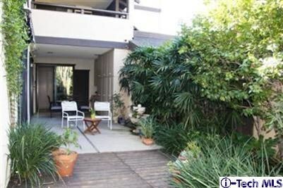 Property Photo:  480 S Orange Grove Boulevard 8  CA 91105 