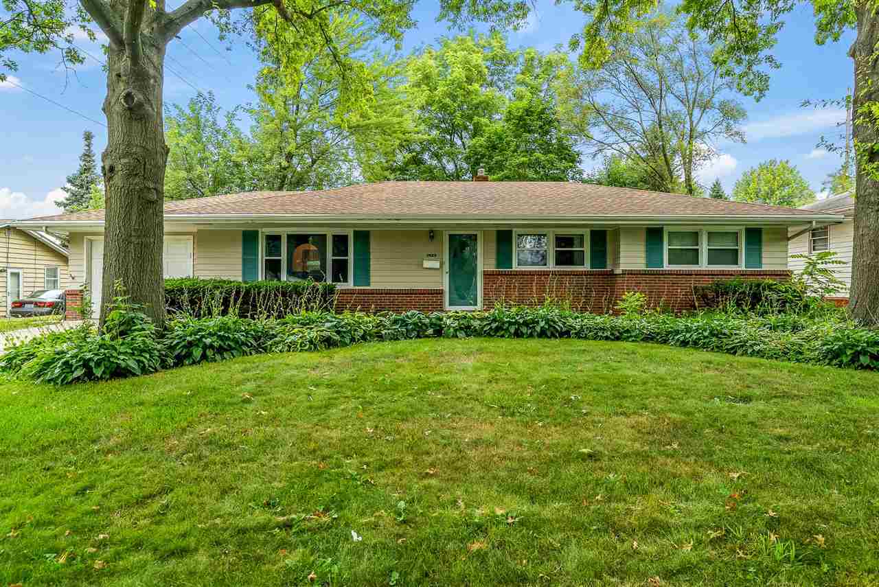 Property Photo:  1923 Randolph Drive  IL 61103 