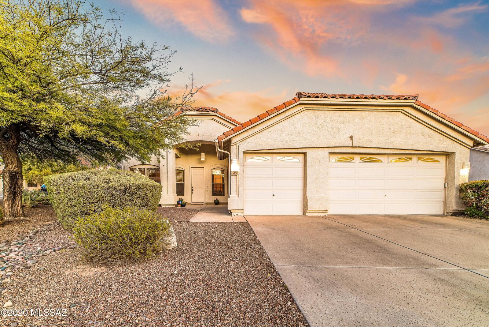 Property Photo: 5440 N Ventana Vista Road AZ 85750