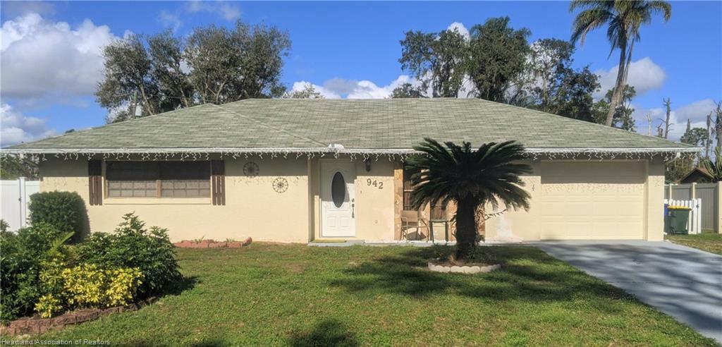 Property Photo:  942 Grey Fox Avenue  FL 33875 