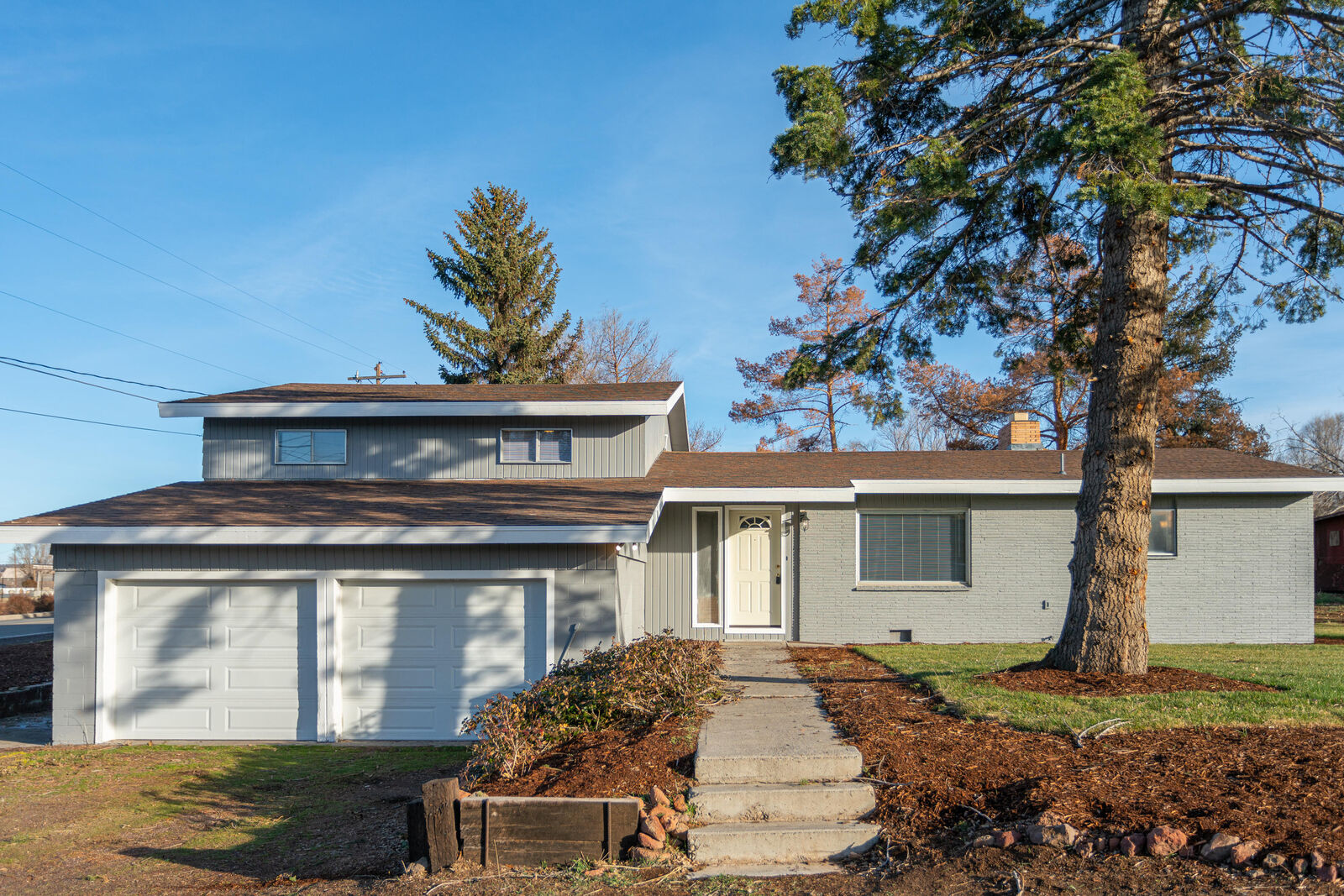 Property Photo:  511 SW Fairgrounds Road  OR 97741 