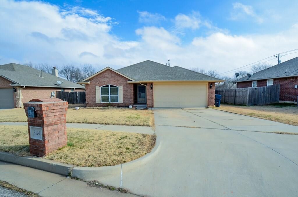 Property Photo: 8124 Prairie Ridge Road OK 73135