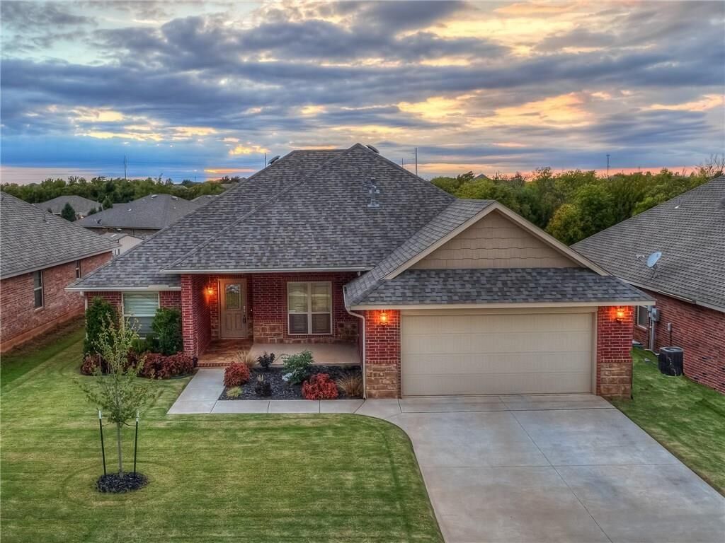 Property Photo: 16109 Capulet Drive OK 73013