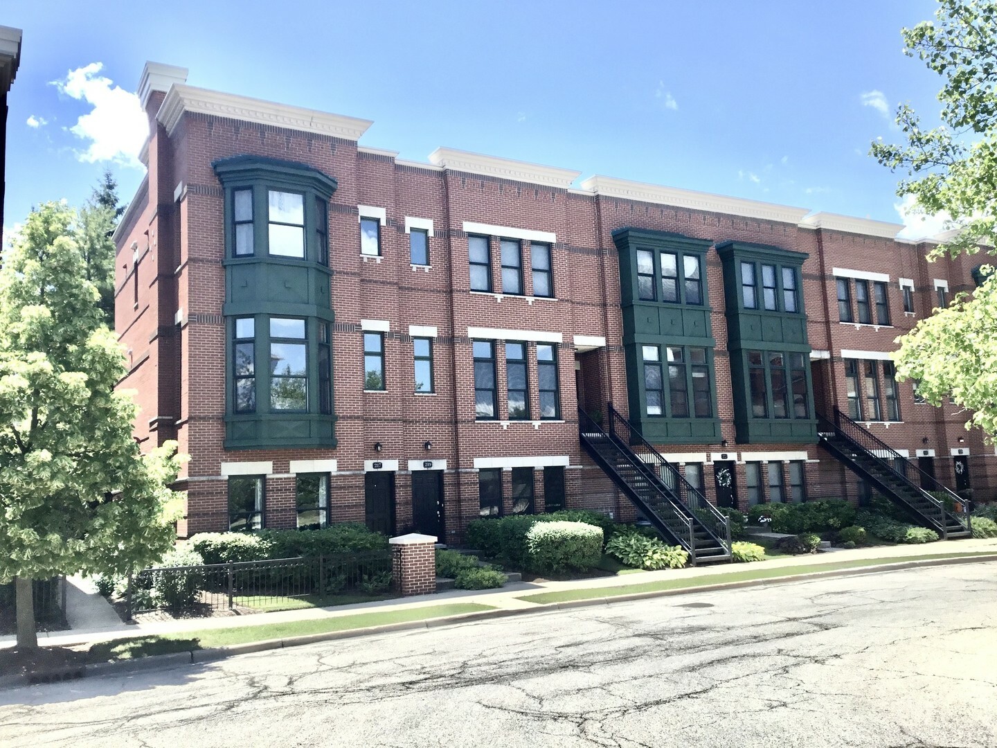 Property Photo: 221 W Wood Street 221 IL 60067