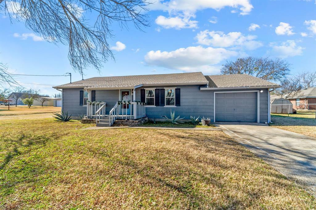 Property Photo:  607 S 3rd Street  TX 76266 