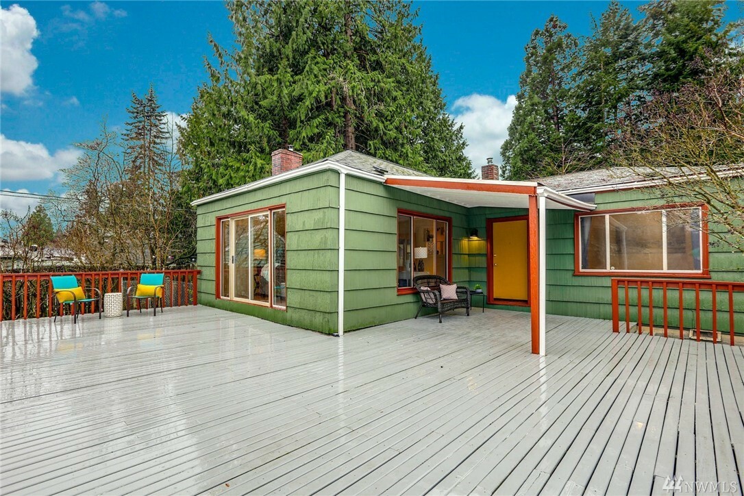 Property Photo:  17633 10th Ave NE  WA 98155 