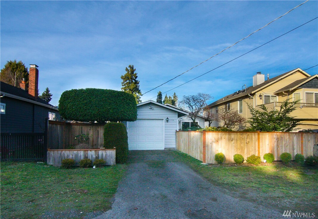 Property Photo:  710 N 103rd St  WA 98133 