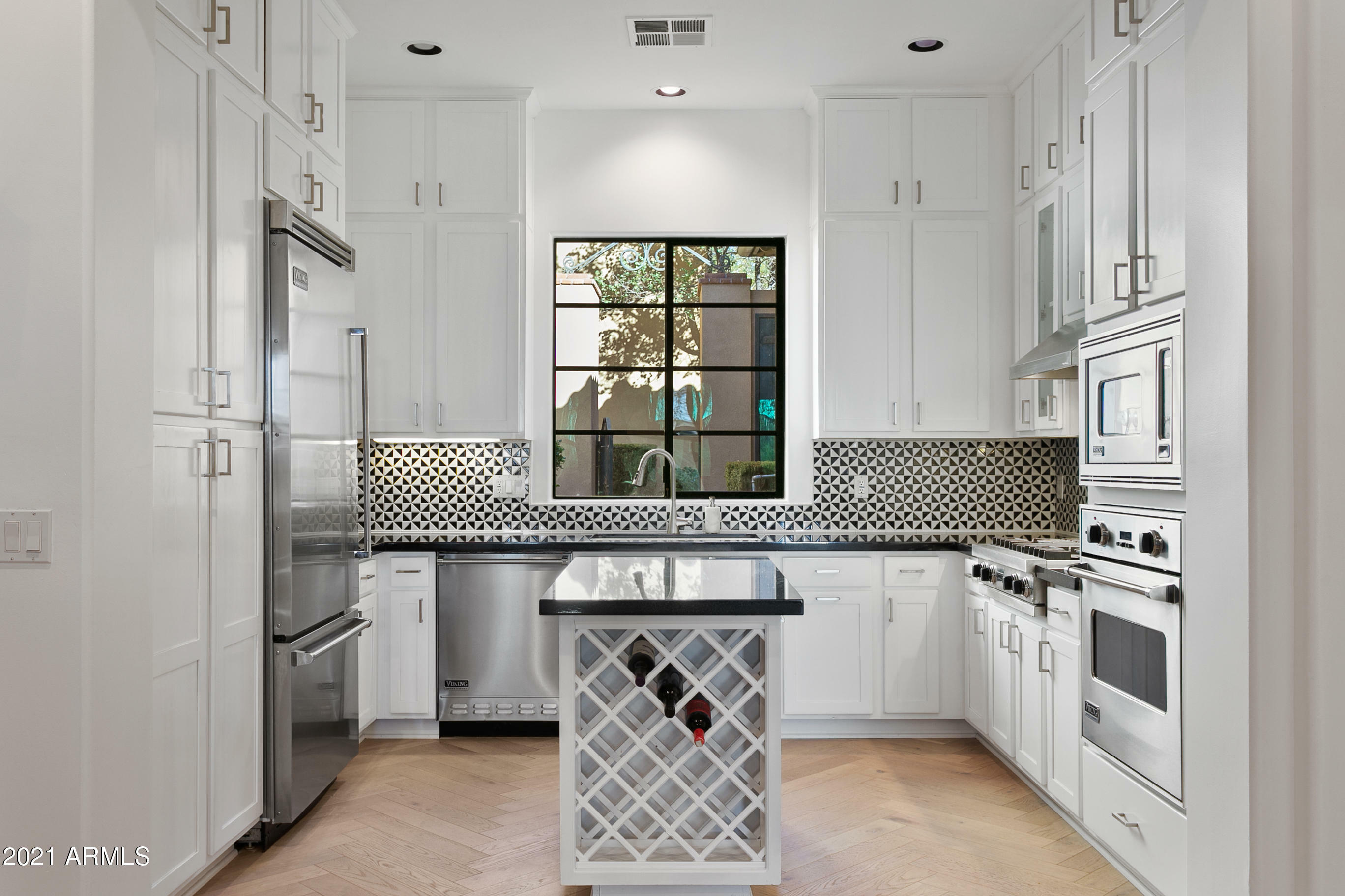 Property Photo: 18650 N Thompson Peak Parkway 1060 AZ 85255