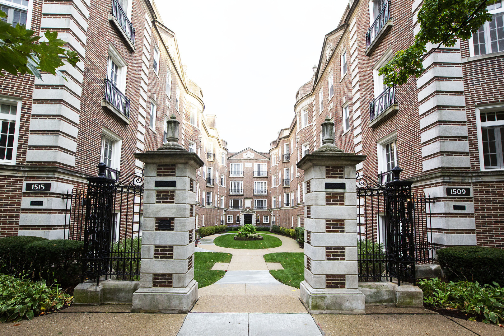 Property Photo: 1513 Hinman Avenue 1S IL 60201
