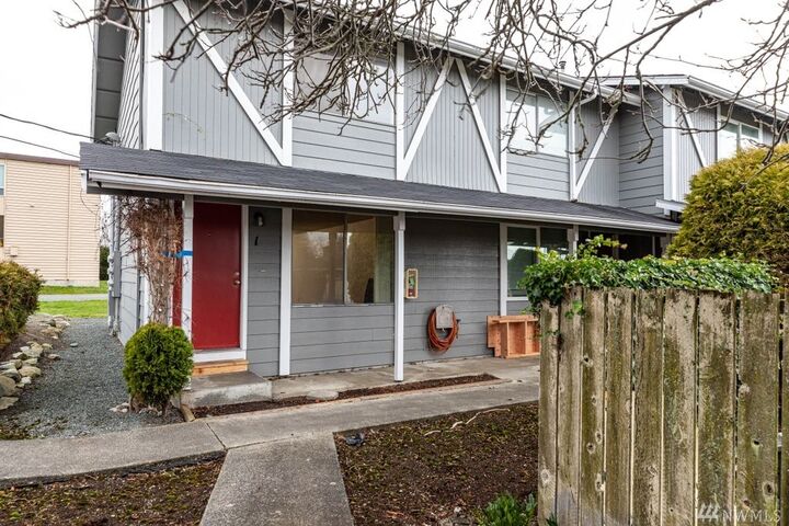 685 SE Ireland St 1  Oak Harbor WA 98277 photo