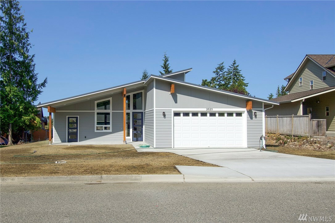 Property Photo:  2025 W 7th St  WA 98363 