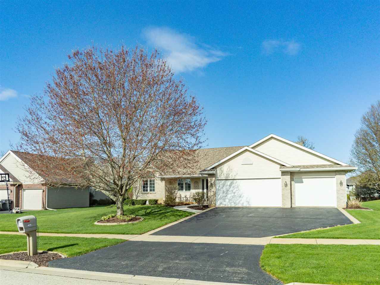 Property Photo:  4815 Lindbloom Lane  IL 61016 