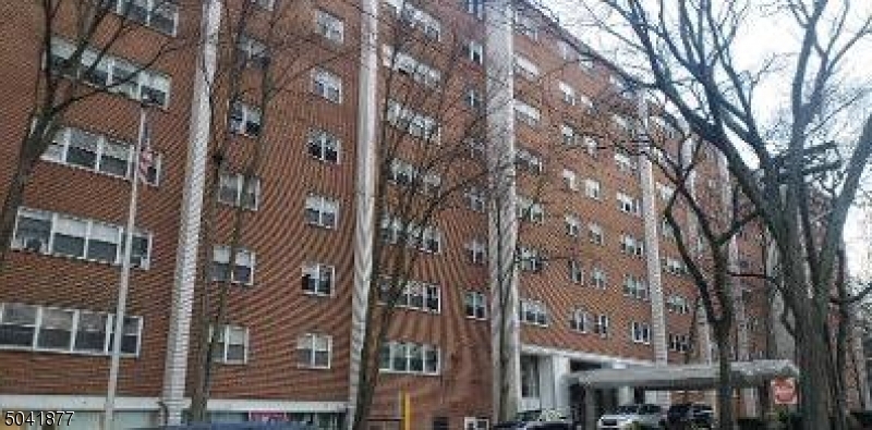 Property Photo:  39 E 39th St 1-D  NJ 07514 