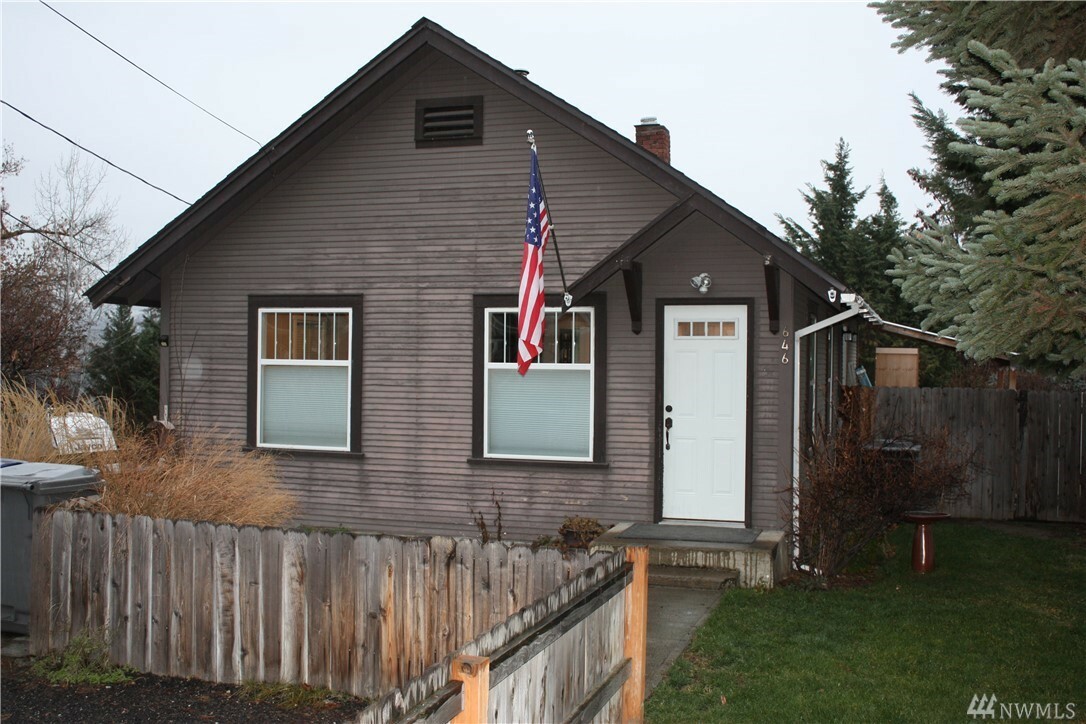 Property Photo:  646 N Colorado Ave  WA 98802 