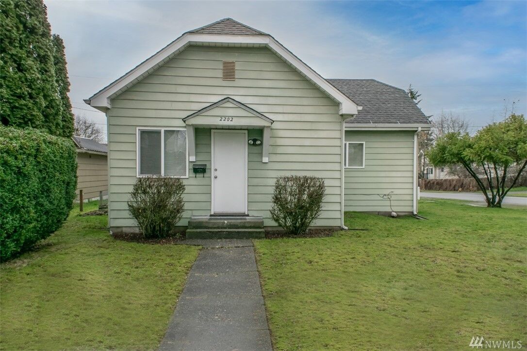 Property Photo: 2202 Rainier Ave WA 98201