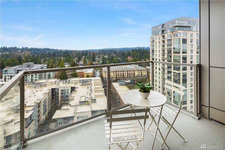 Property Photo: 10650 NE 9th Place 2125 WA 98004