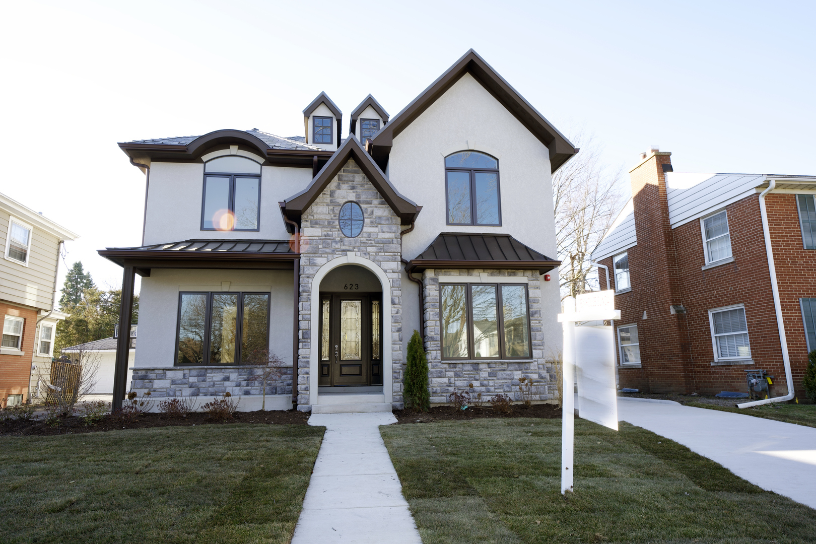 Property Photo:  623 East Avenue  IL 60068 