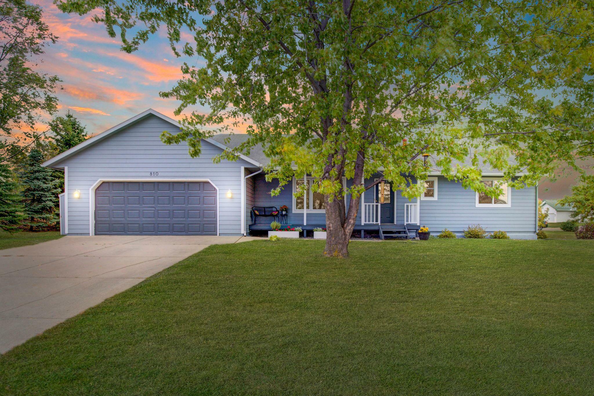 Property Photo:  810 Robert Avenue N  MN 55358 