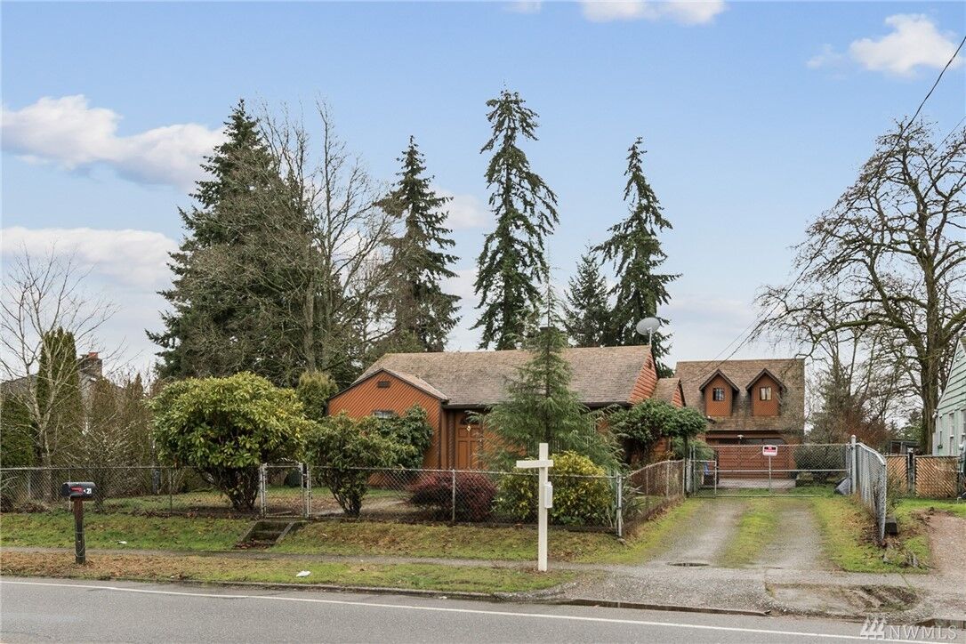 Property Photo: 421 SW 136th St WA 98166
