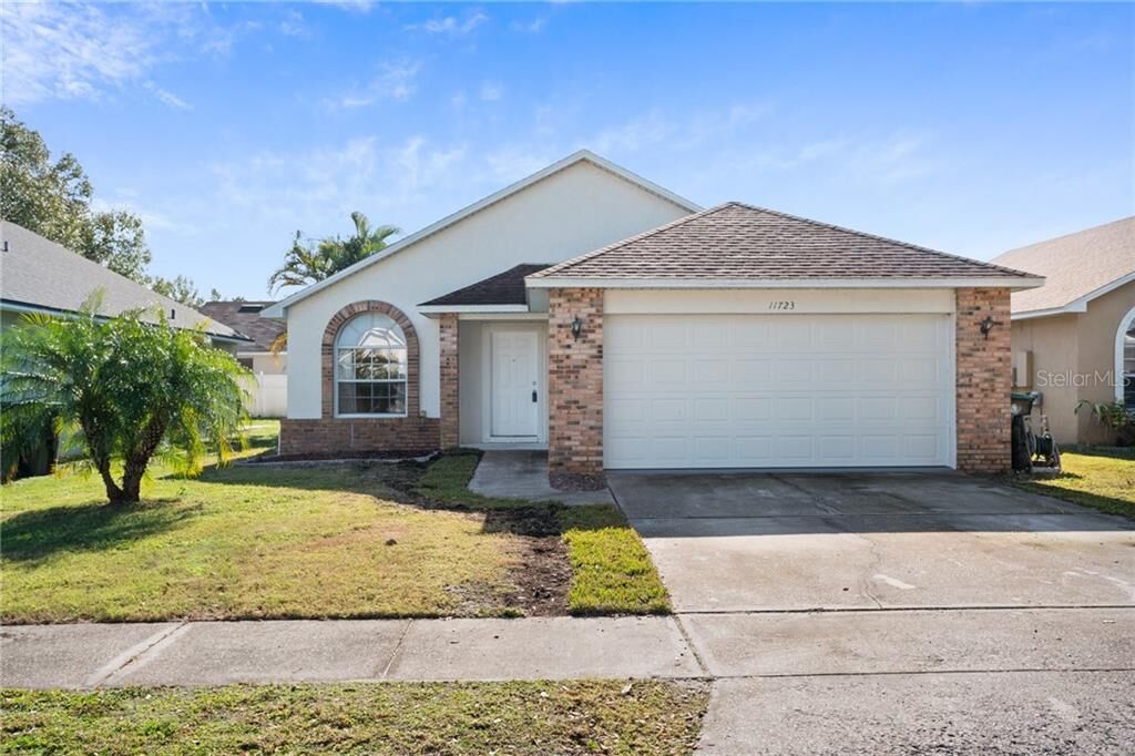 Property Photo:  11723 Broad Oak Court  FL 32837 