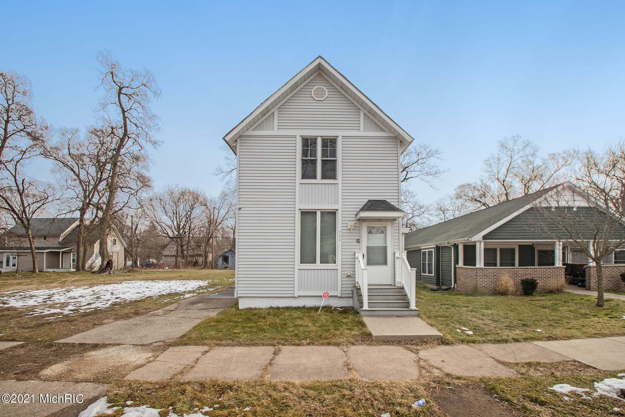 Property Photo:  729 Columbus Avenue  MI 49022 