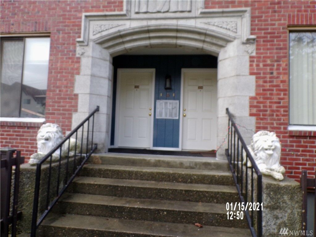 Property Photo:  2120 Highland Ave 303  WA 98201 
