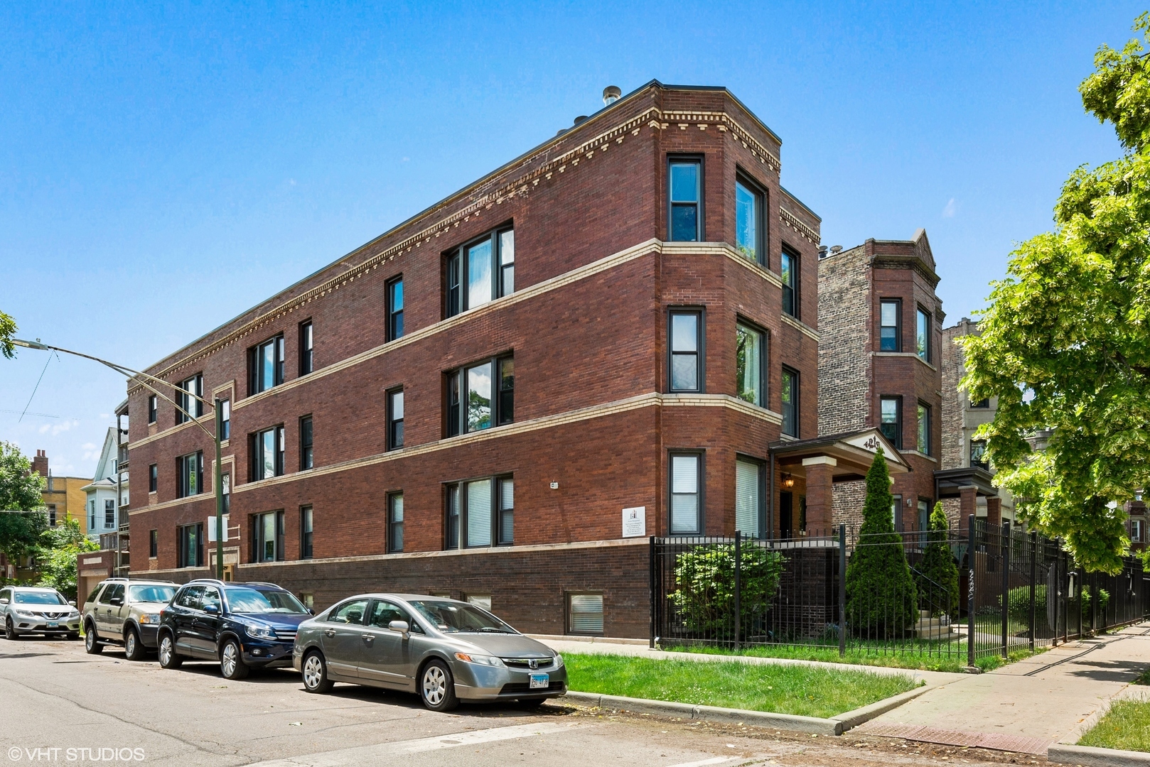 Property Photo:  2148 N Sawyer Avenue 203  IL 60647 