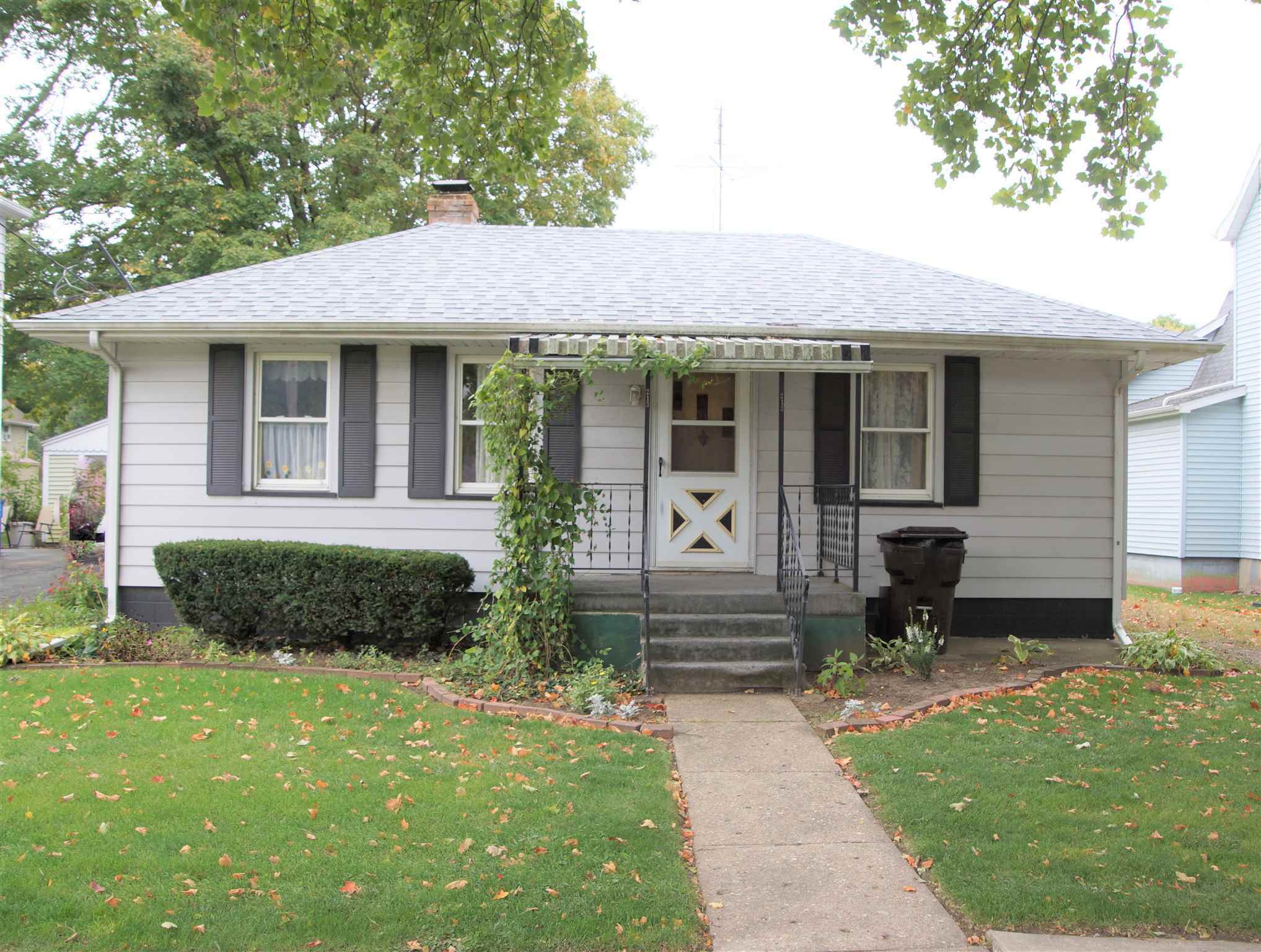 Property Photo:  213 W Spring  IL 61559 