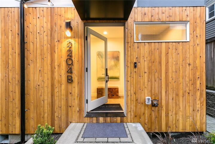 Property Photo:  2204 A 11th Ave W  WA 98119 